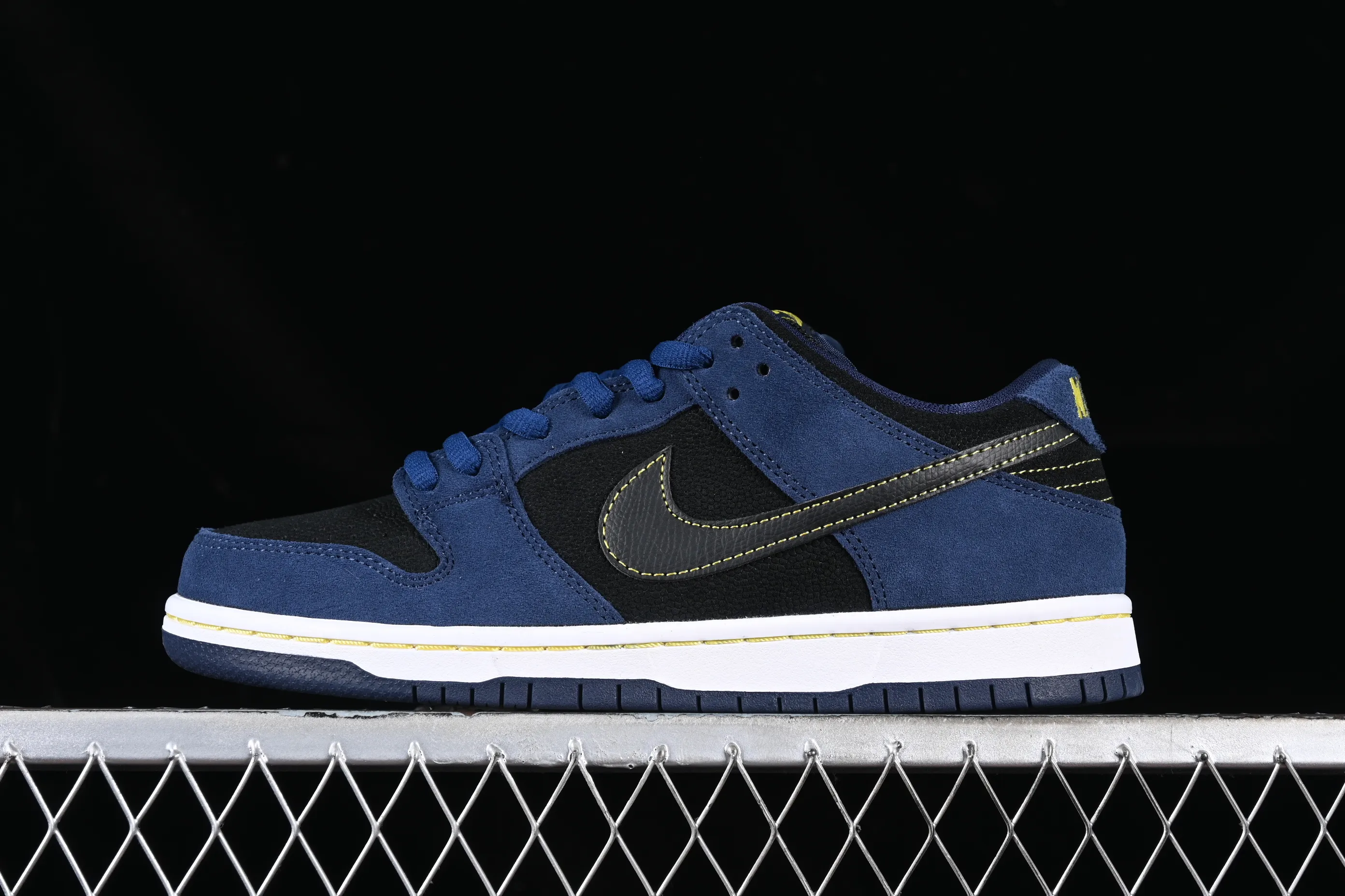 All categories Nk SB Dunk series Nk SB Dunk Low low-top sneakers Nk SB Dunk Low Pro dark blue SB smashed backboard fashion casual sneakers 304292-408